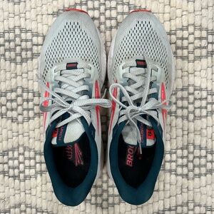 Brooks “Launch 8” women’s running shoes